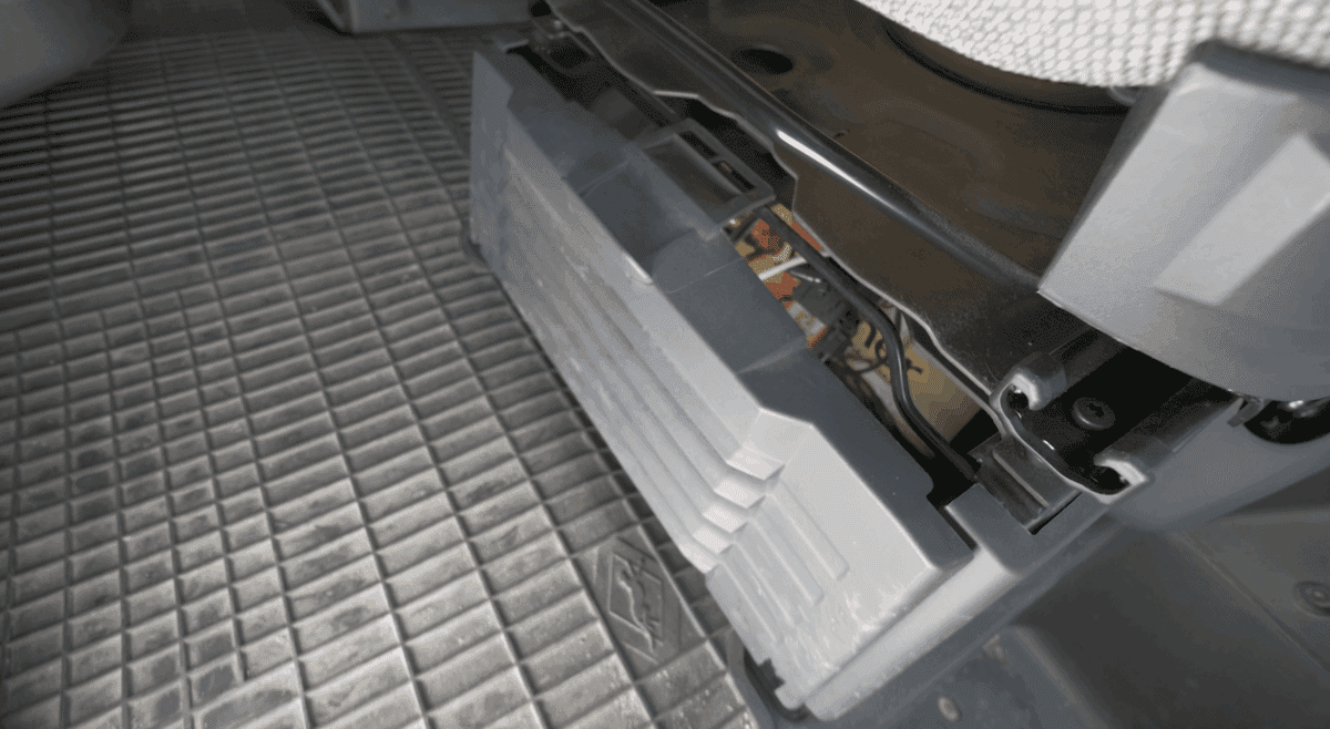 Serviceklappe Fiat Ducato Vordersitz (Geschlossen)