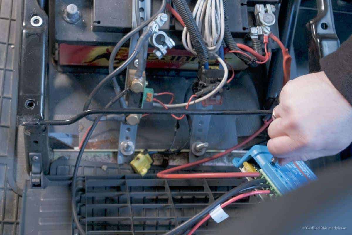 Anschluss Des Ladereglers An Die Batterie