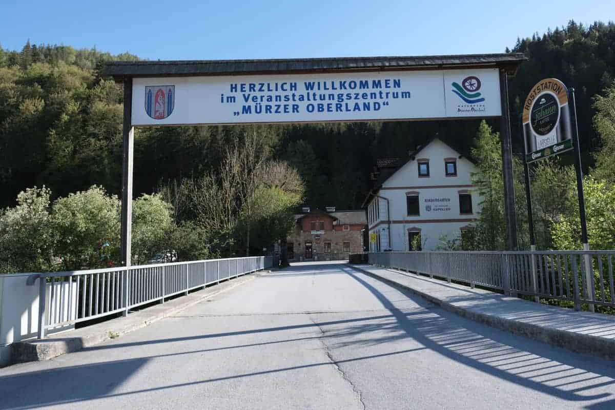 Zufahrt Über Die Mürz Zum Stellplatz Kapellen