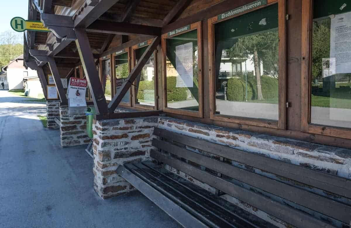 Ankündigungs-Schaufenster An Bushaltestelle