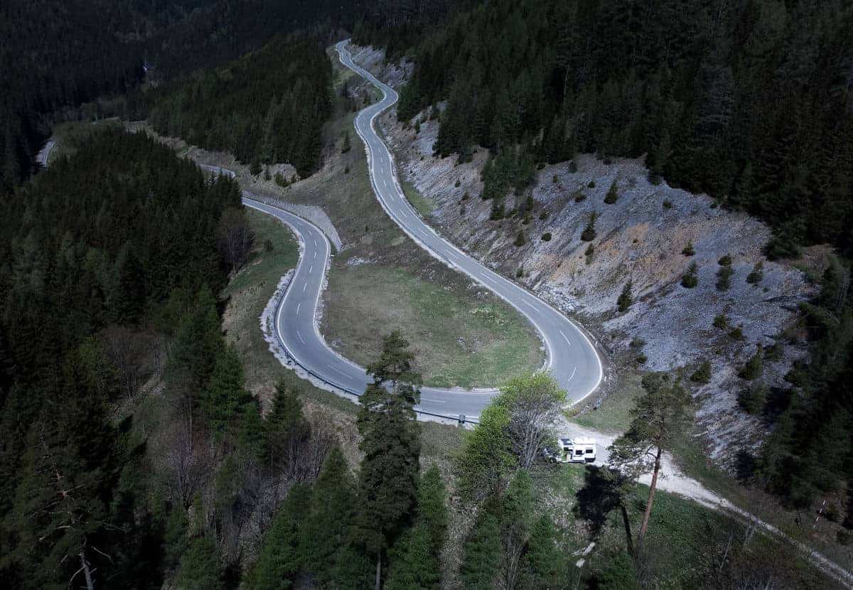 Grandiose Straßenkulisse Und Camper