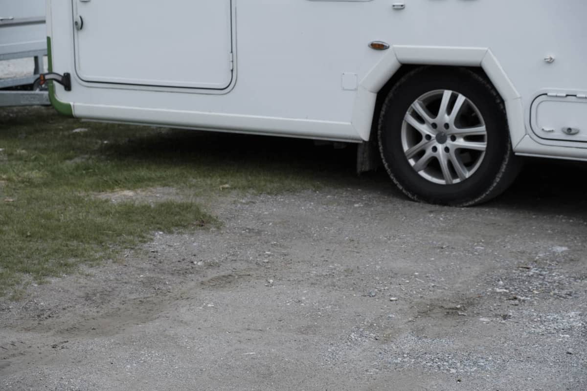 Wohnmobil Mit Überhang: Schwierig Zu Parken