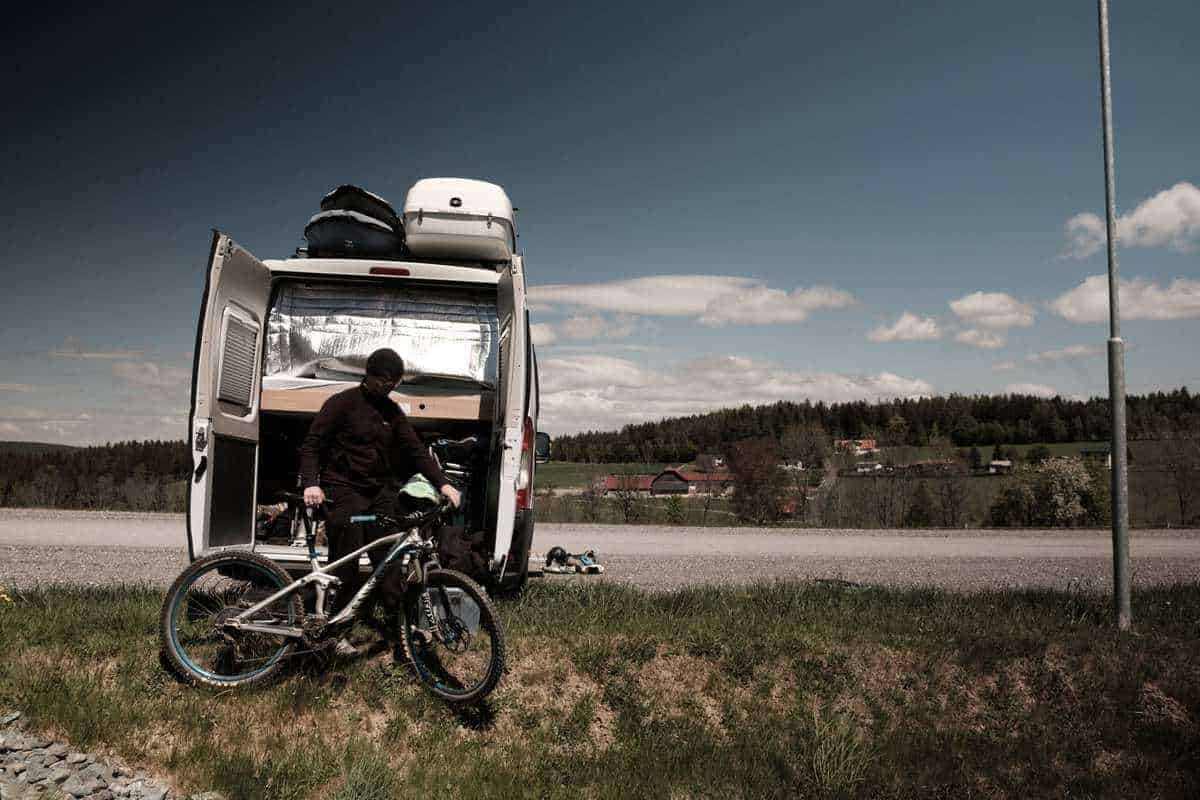 Bikes Aus Dem Camper Ausladen