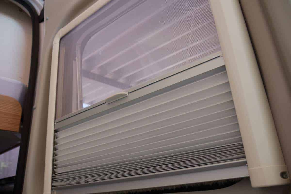 Insektenschutz-Vorrichtung Am Wohnmobil-Fenster