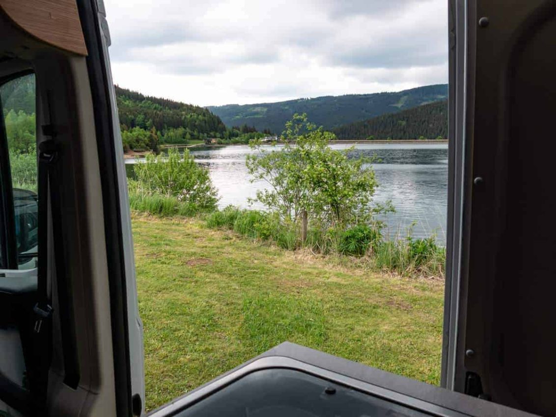 Insektenschutz Im  Wohnmobil Am Gewässer