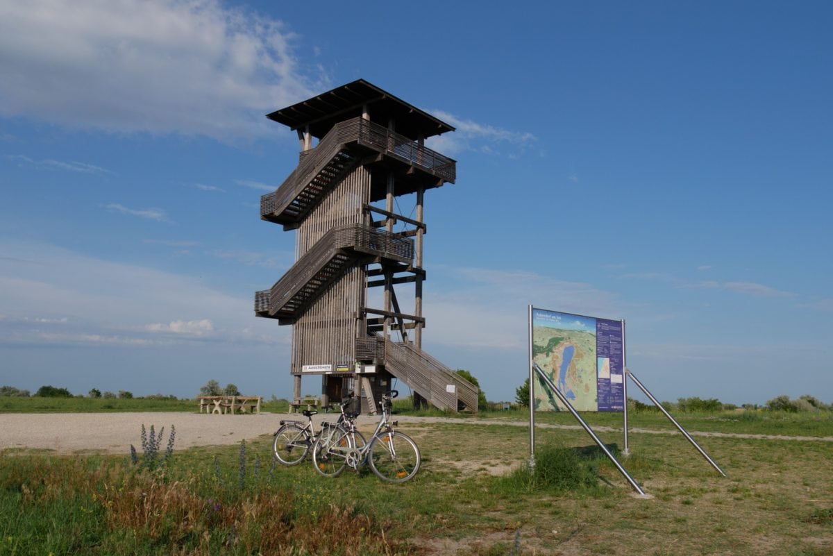 Vogelbeobachtungs-Turm im Ortsteil Hölle von Illmitz am Neusiedler See