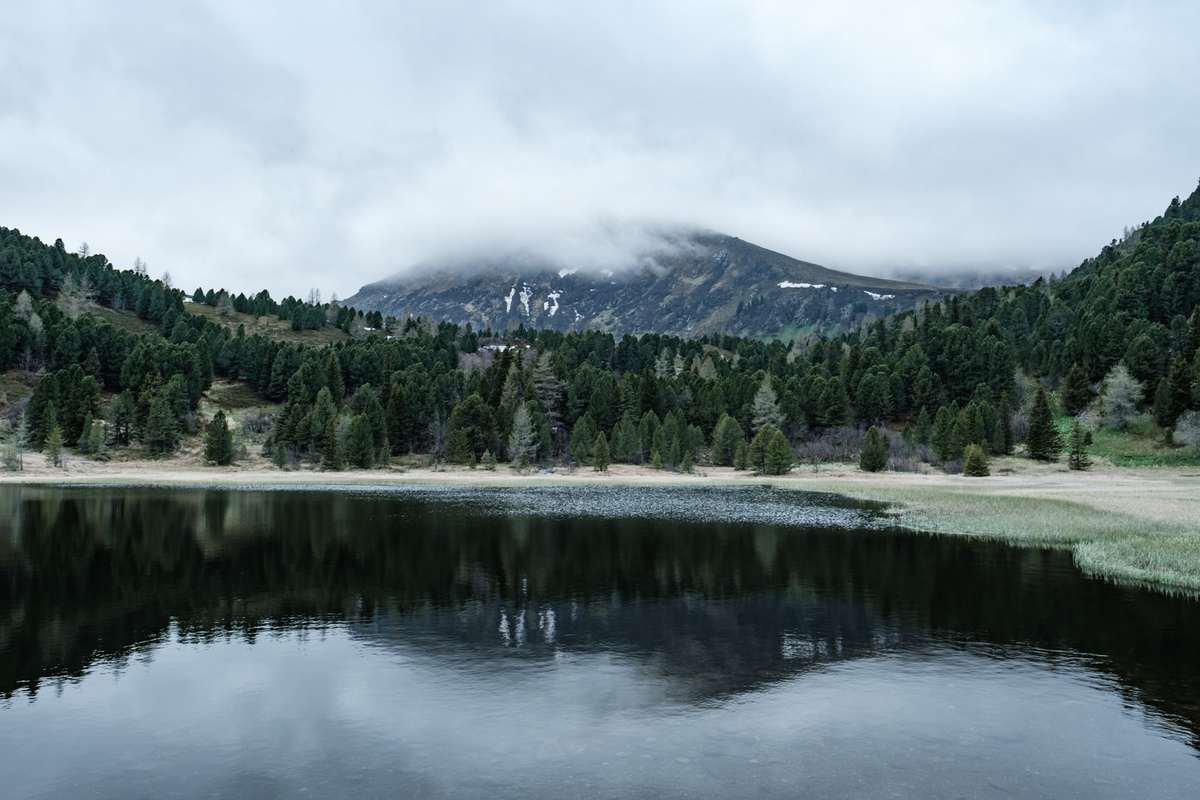Der Kreiskogel Hängt Im Nebel