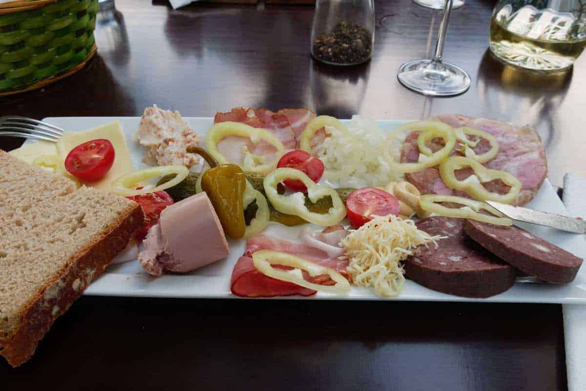 Platte Beim Heurigen Am Neusiedler See