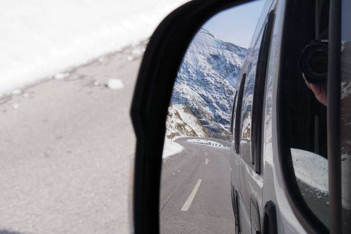 Serpentine Der Großglockner-Hochalpenstraße Durch Den Rückspiegel Fotografiert