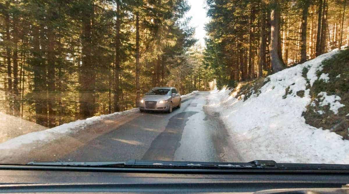 Fahrt Mit Dem Wohnmobil Über Eis Und Schnee