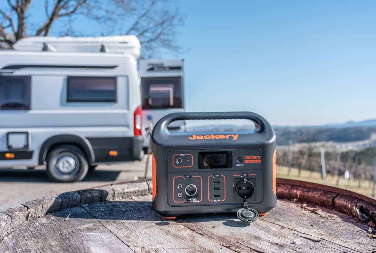 Power Station Vor Wohnmobil