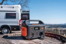 Power Station Vor Wohnmobil