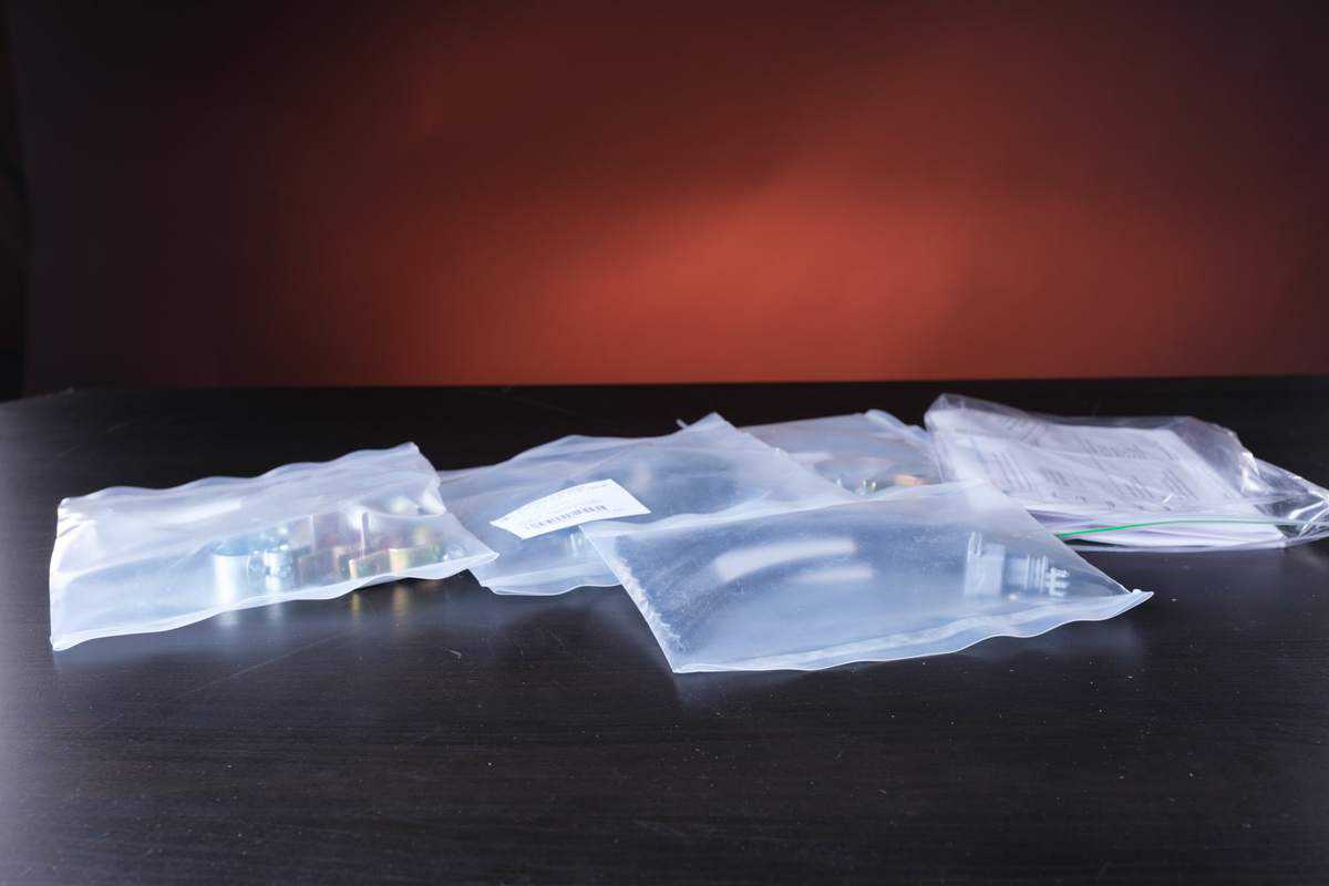 Diverses Anschlussmaterial, Schellen, Schrauben, Kleinteile