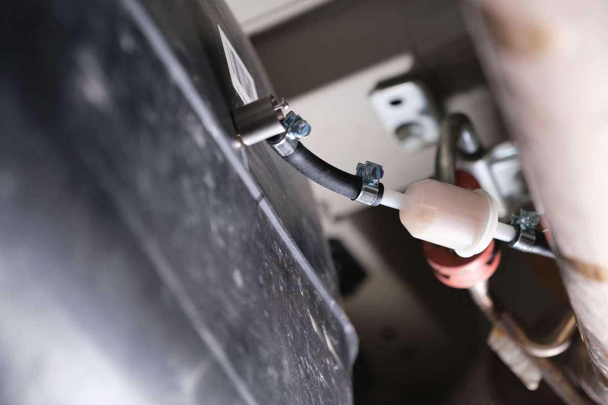 Der Tankentnehmer Und Danach Der Dieselfilter