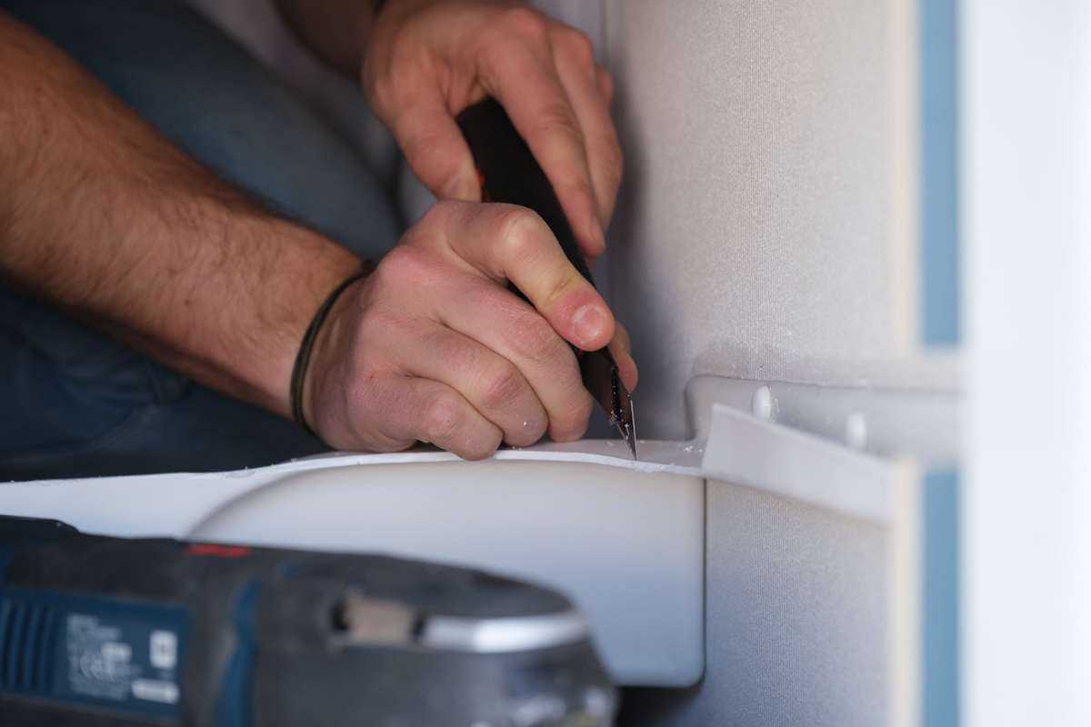 Die Feinarbeiten Erfolgen Dann Noch Mit Dem Messer.