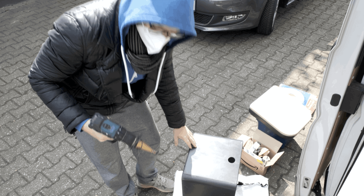 Kein Problem: Ein Loch In Die Rückseite Der Trelino Bohren