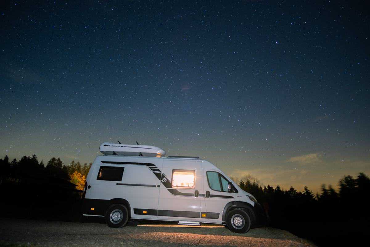 Wohnmobil Vor Sternenhimmel