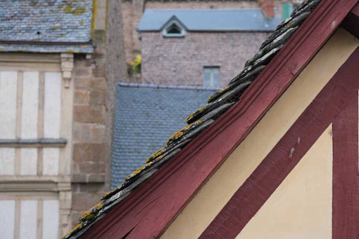 Moosige Dachschindel am Mont Saint Michel