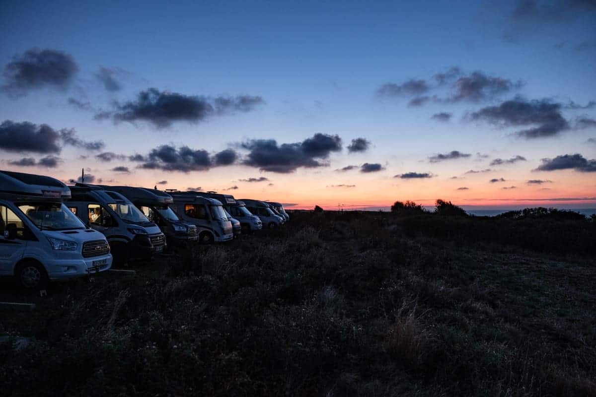 Schön, Aber Mit Vielen Nachbarn: Ein Typischer Stellplatz In Der Normandie