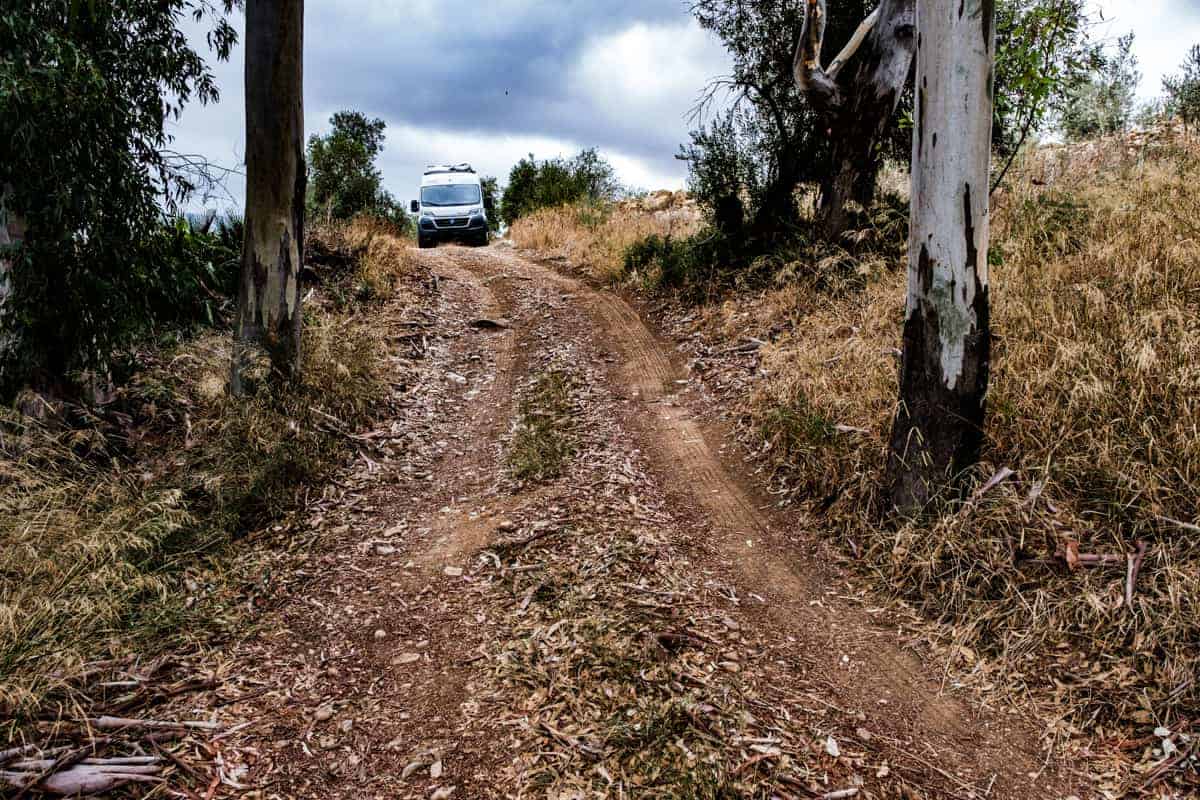 Wohnmobil in Andalusien auf losen Wegen