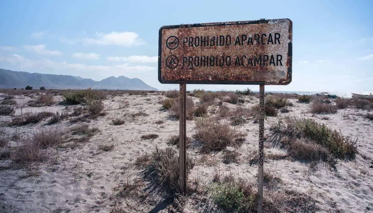 Camping-Verboten-Schild in Andalusien