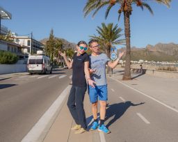 Zweifelnde Camper Vor Wohnmobil