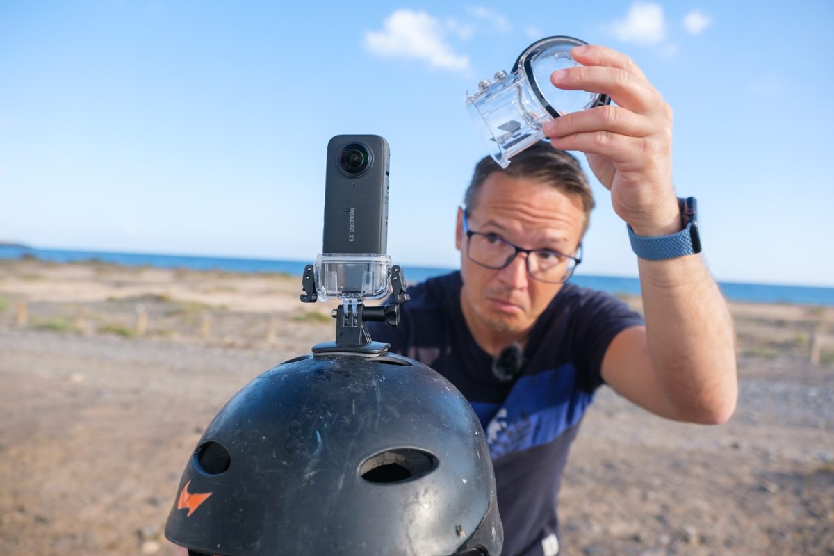 Eine Insta360 X-Kamera Am Helm