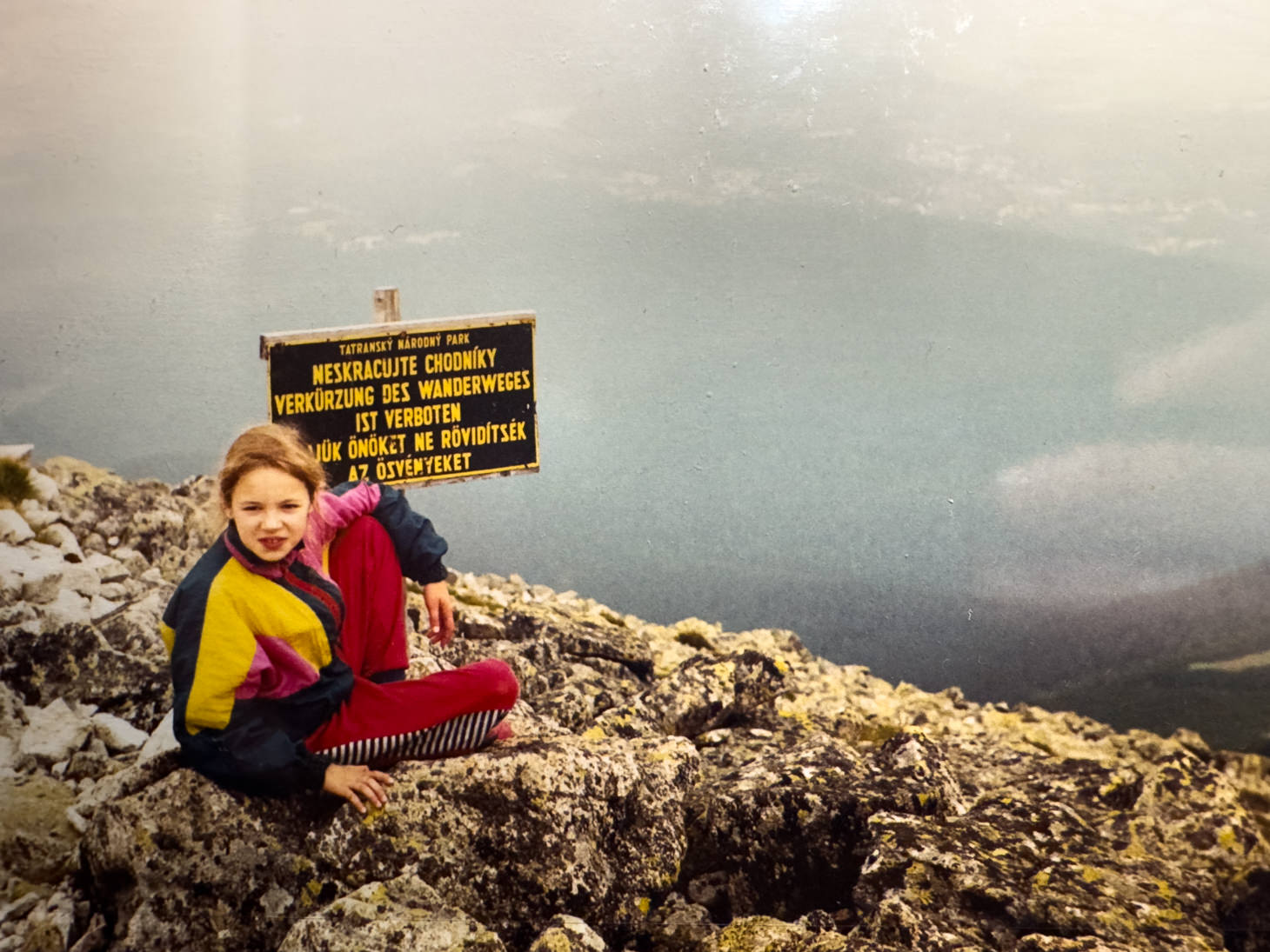 Olya Beim Zelt-Campen In Den Karpathen