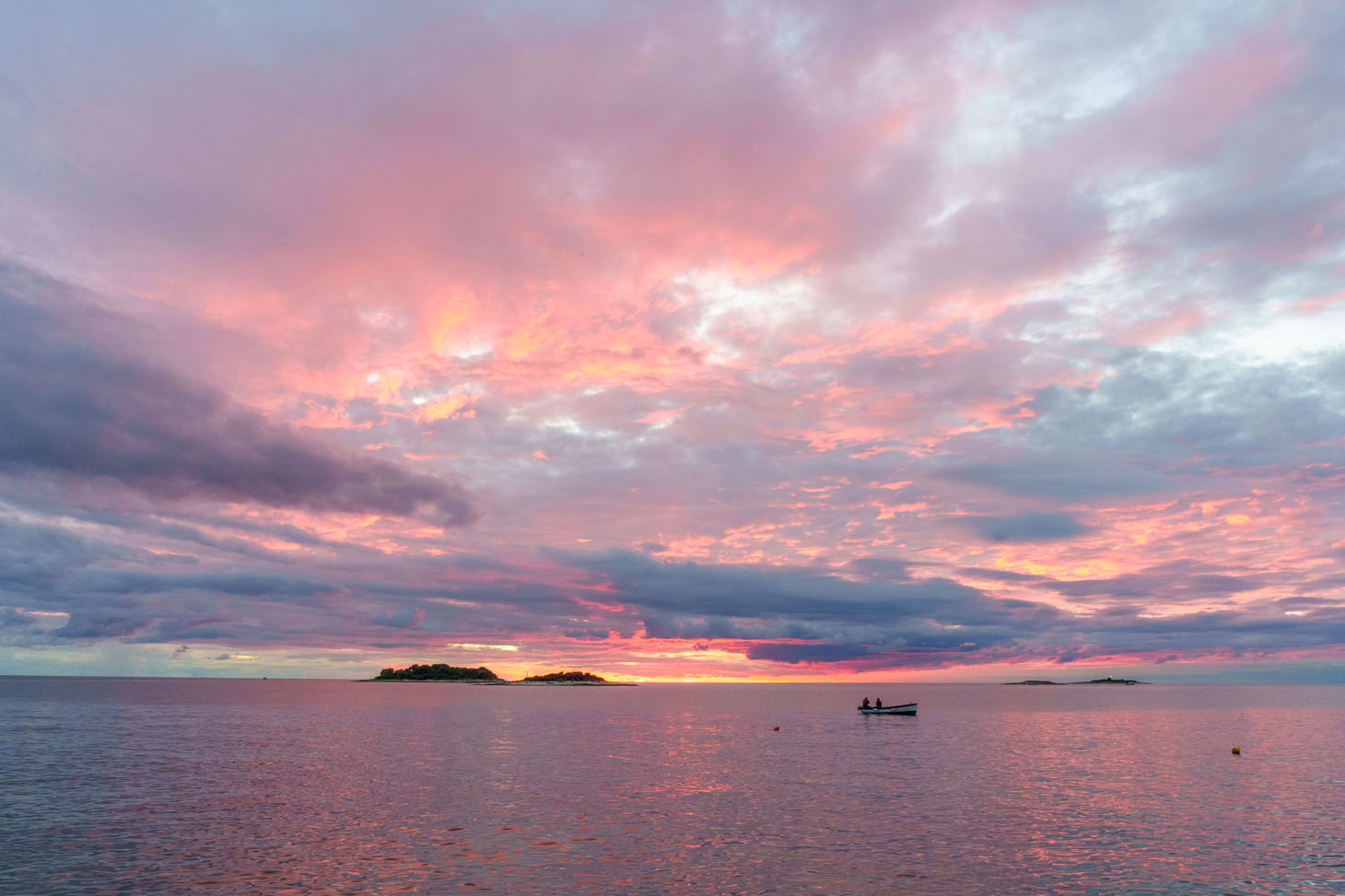 Fischerboot Vor Istrien In Der Blauen Stunde