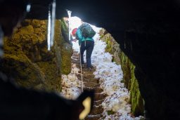 Abstieg In Einen Ätna-Krater