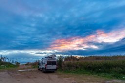 Wohnmobil Am Strand In Sizilien