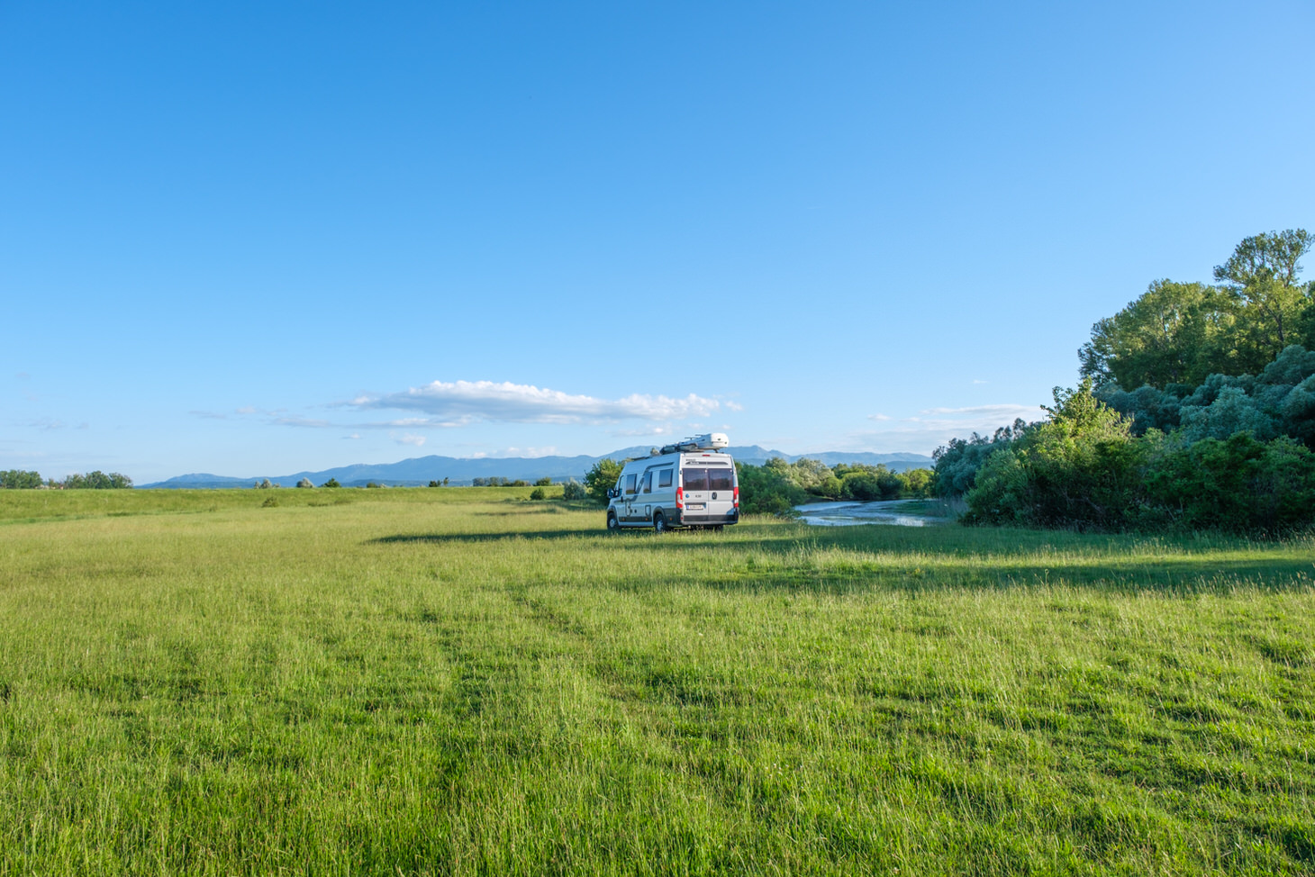 Wohnmobil Am Fluss 0001