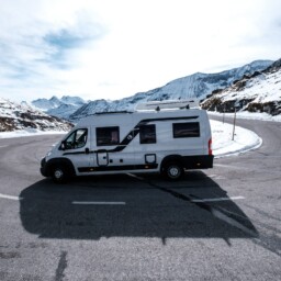 Wohnmobil In Kehre An Der Großglockner-Hochalpenstraße Wohnmobil In Kehre An Der Großglockner-Hochalpenstraße