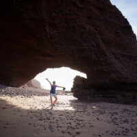 Über Uns 10 Olya Vom Womoguide Unter Felsbogen