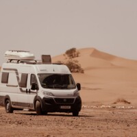 Wohnmobil Vor Einer Düne In Der Sahara Bei M'Hamid